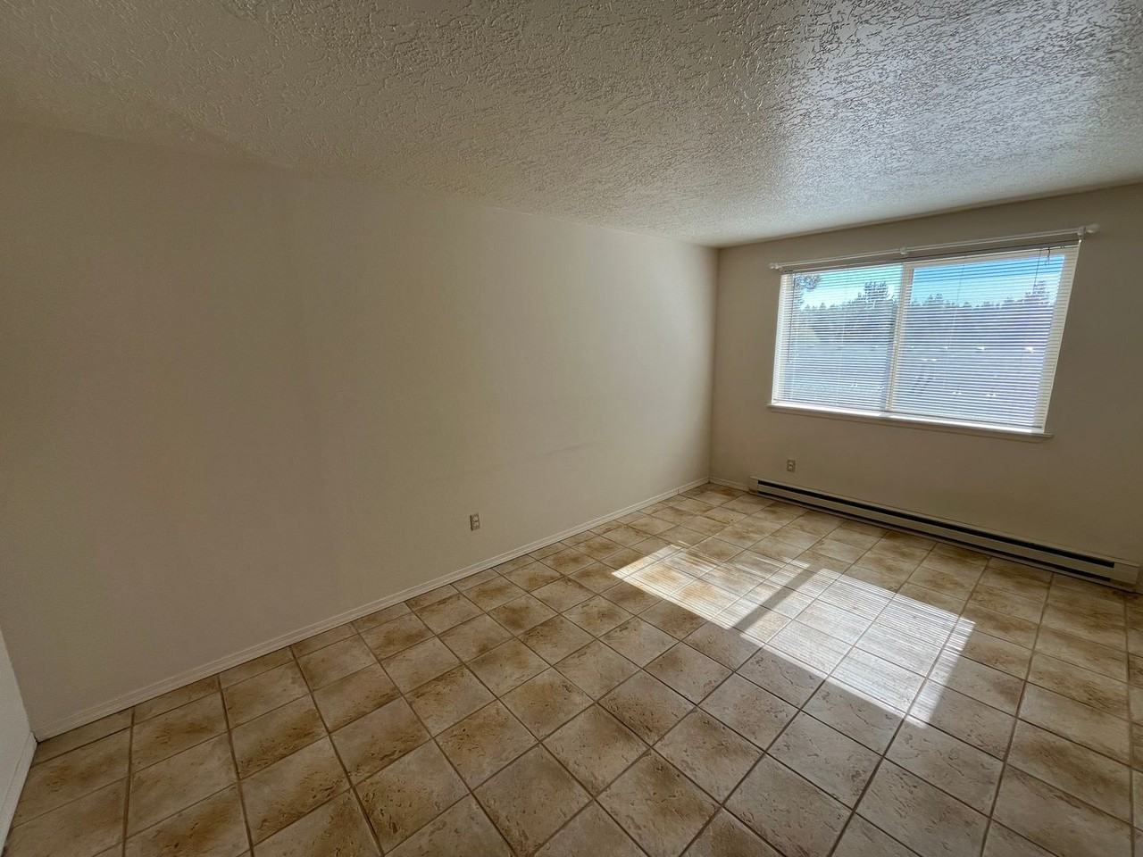 1529 Nw Portland Ave #B - Photo 5 of 14