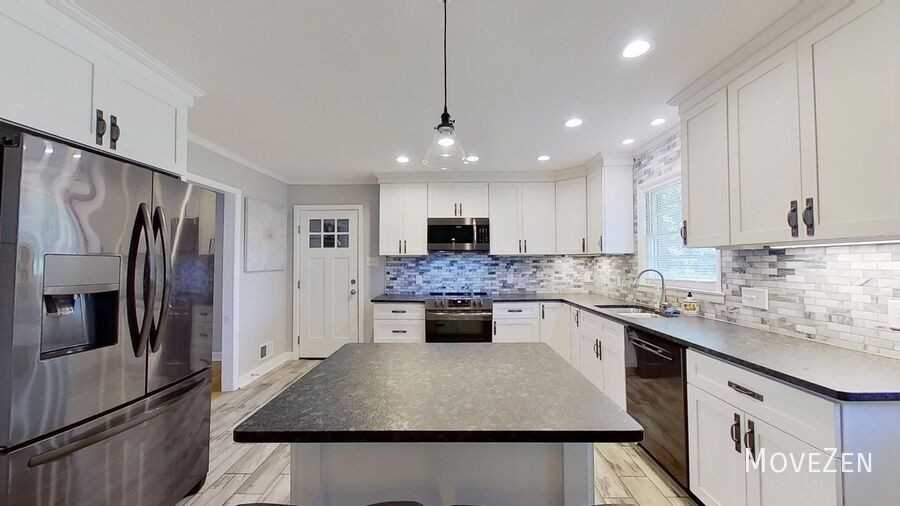 1614 Robert E Lee Dr - Photo 3 of 34