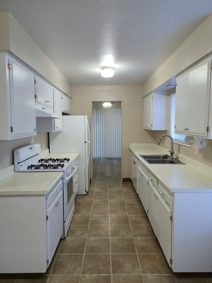 1030 Mcdonald Dr - Photo 3 of 24