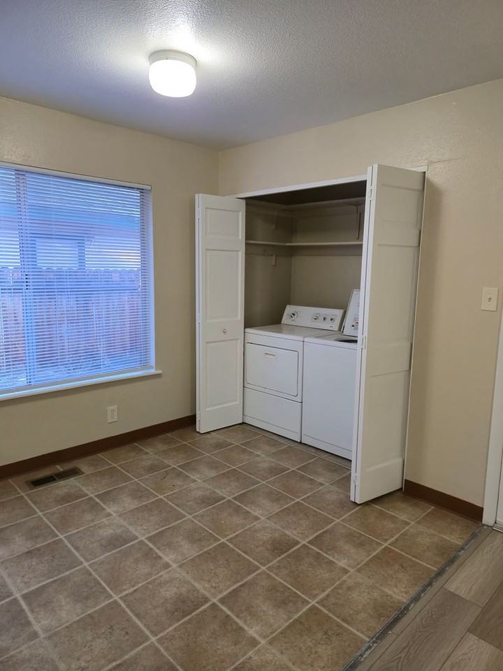 1030 Mcdonald Dr - Photo 5 of 24