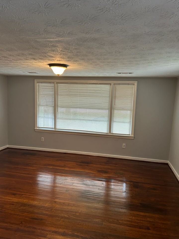3303 Cherokee Ave - Photo 4 of 9