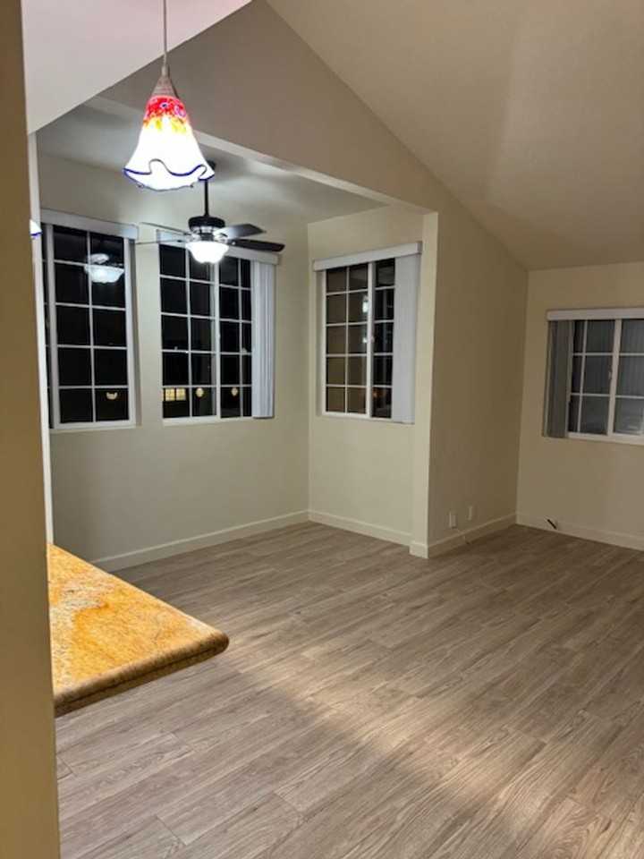 1201 - Photo 2 of 12