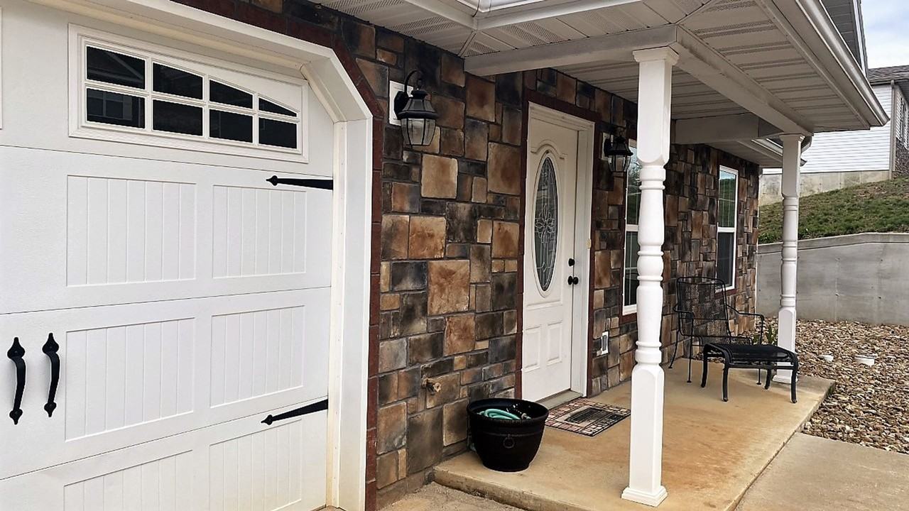 21028B Halifax Dr - Photo 2 of 14