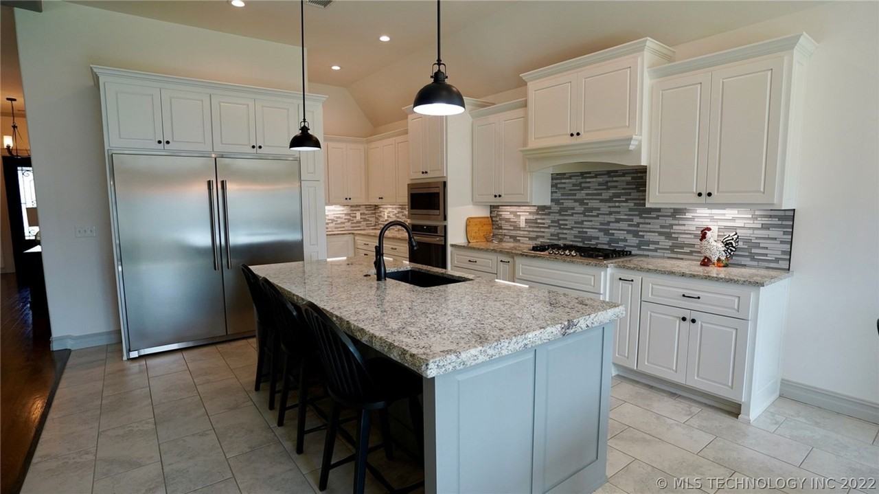 12912 S 6th St - Photo 4 of 21