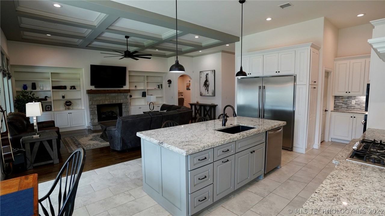 12912 S 6th St - Photo 5 of 21