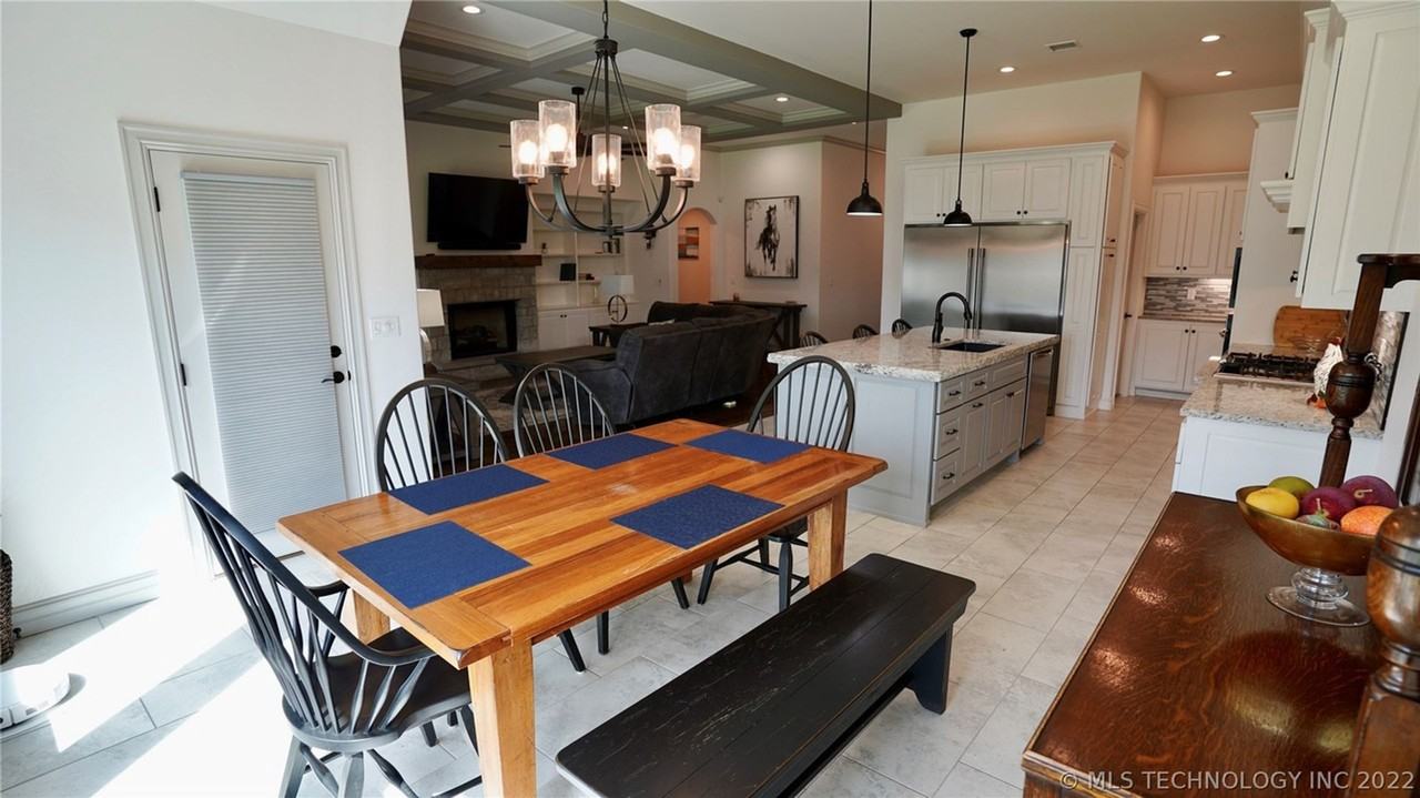 12912 S 6th St - Photo 6 of 21