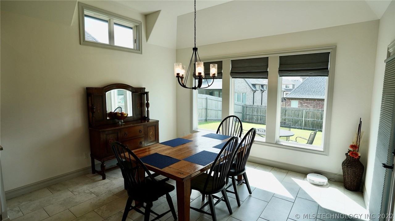 12912 S 6th St - Photo 7 of 21