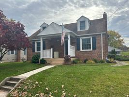 featured image of 161 S 4th St