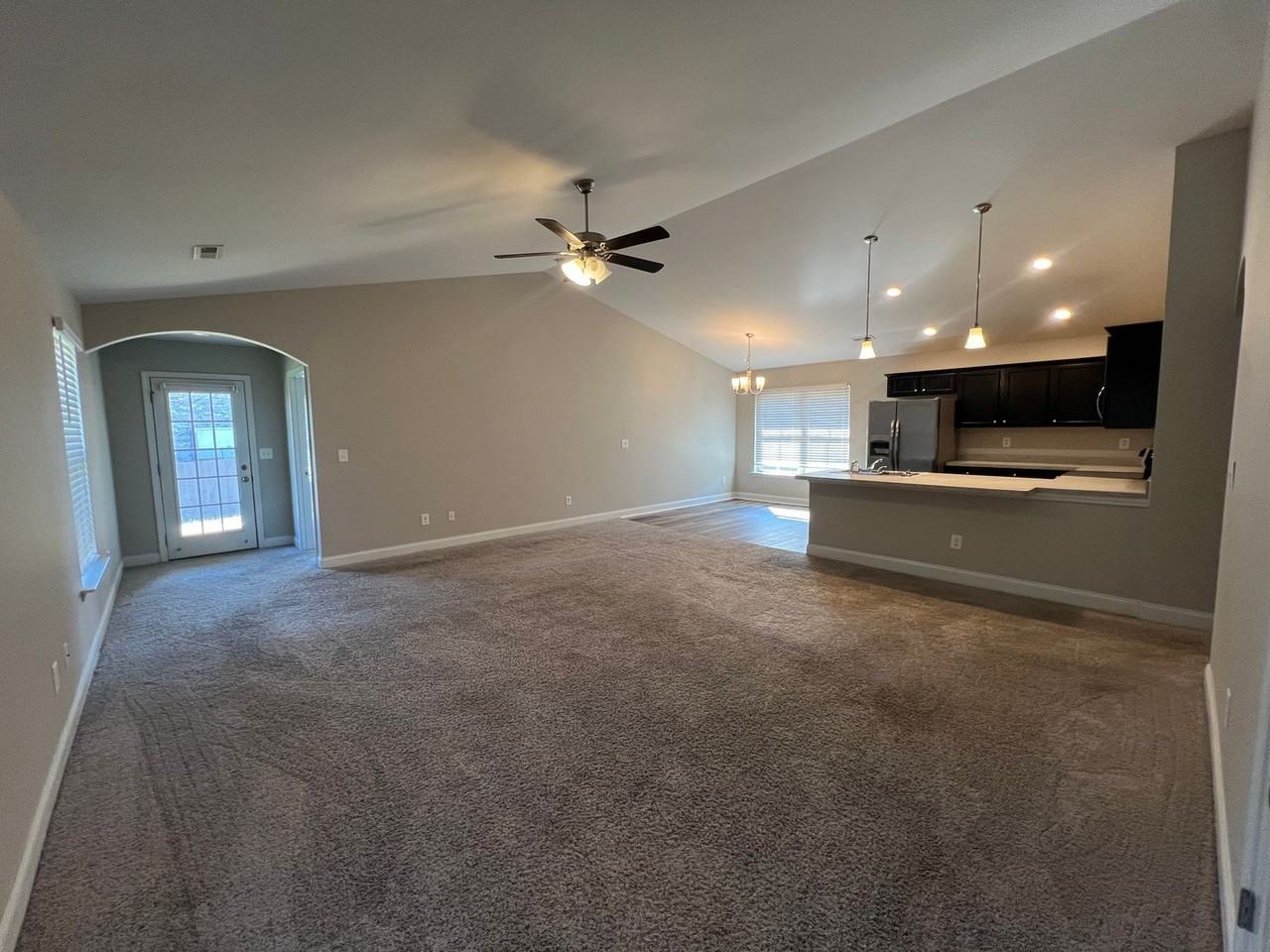 324 Mertle Dr Ne - Photo 3 of 16