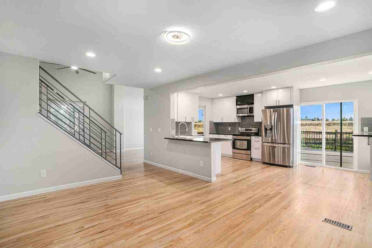 2035 Ashwood Pl - Photo 5 of 21