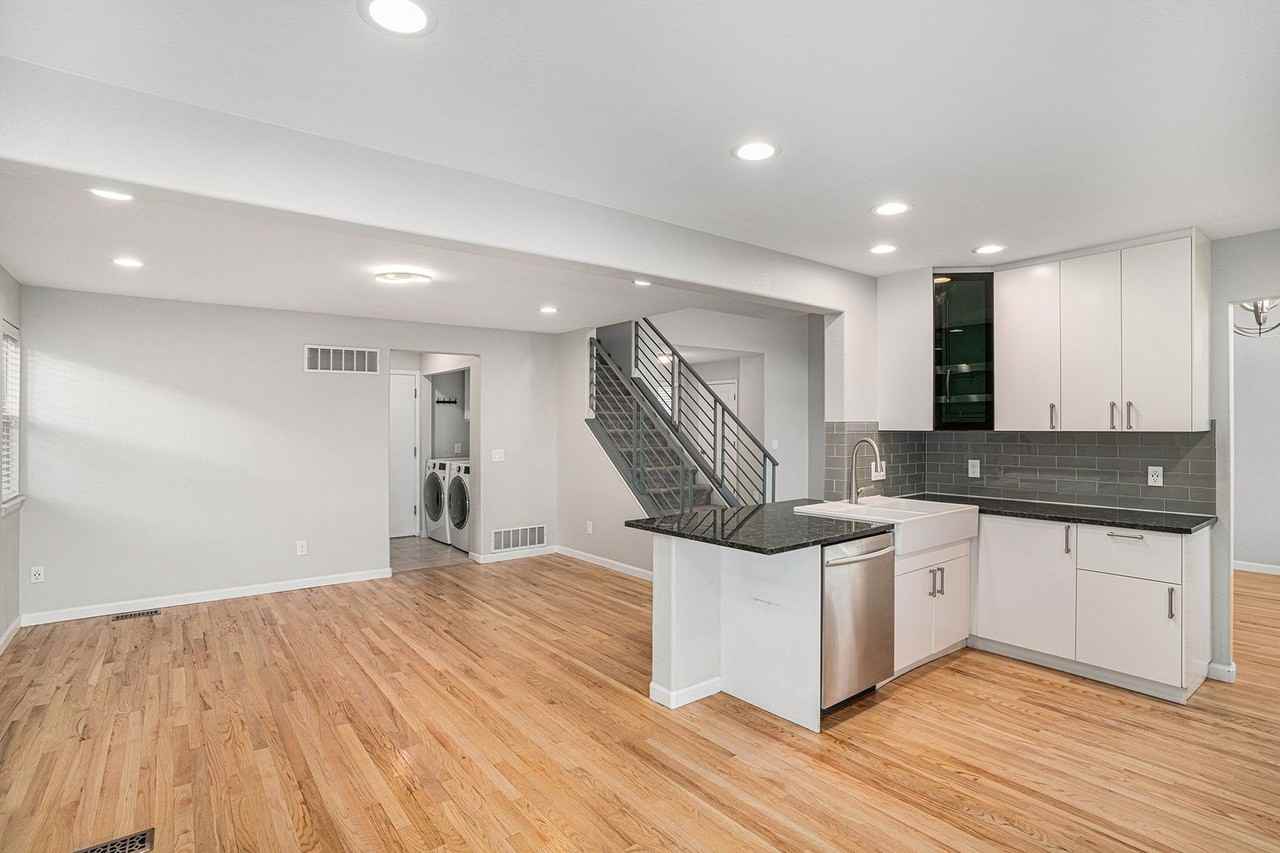 2035 Ashwood Pl - Photo 6 of 21