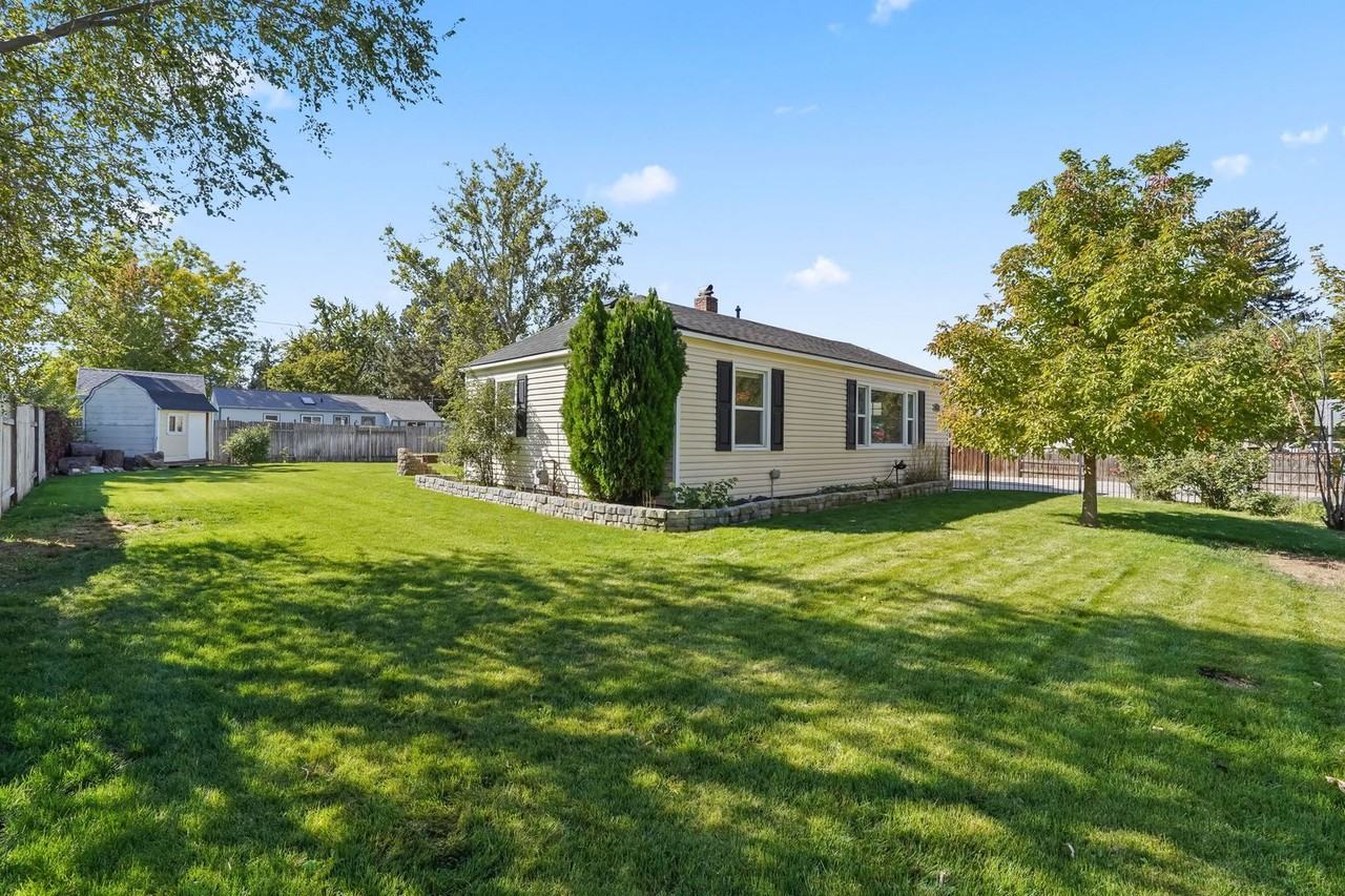 109 E Woodvine St - Photo 2 of 18