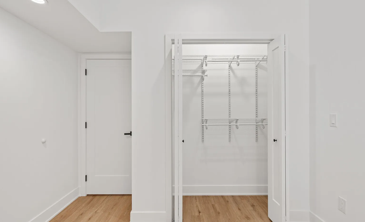 1546 N Darien St - Photo 3 of 37