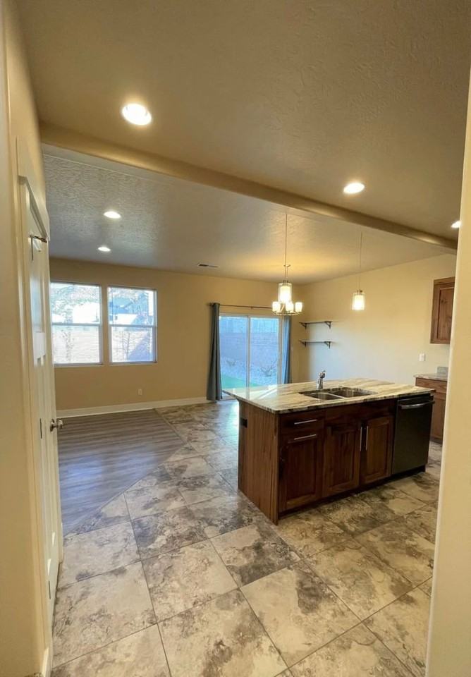 873 S 110 W - Photo 2 of 25
