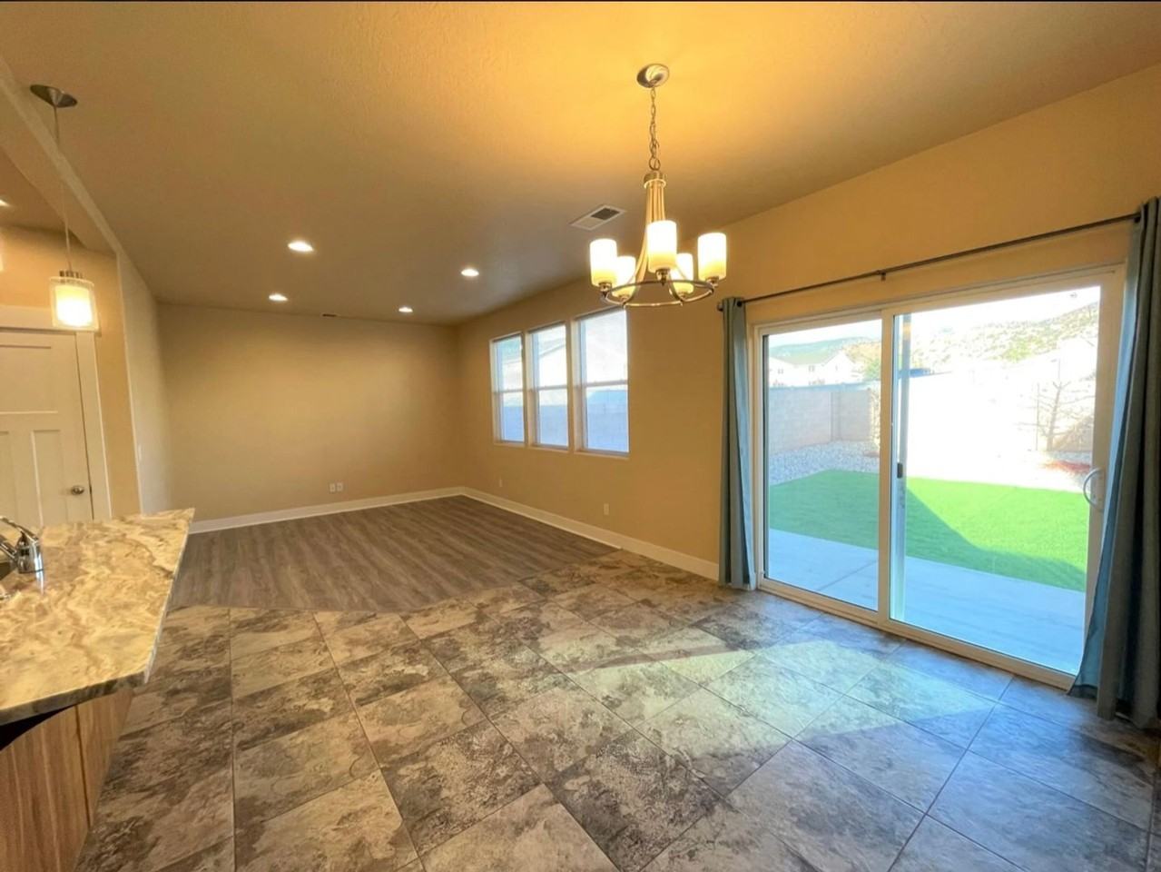 873 S 110 W - Photo 4 of 25