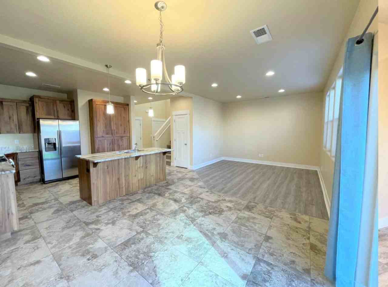 873 S 110 W - Photo 7 of 25