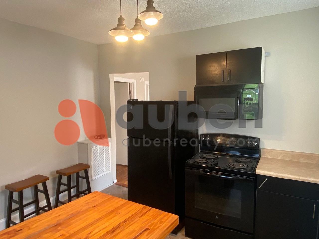 316 Stringer St - Photo 3 of 10