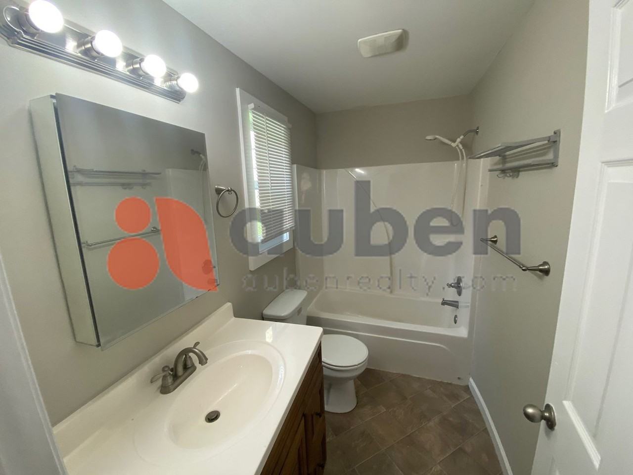 316 Stringer St - Photo 7 of 10