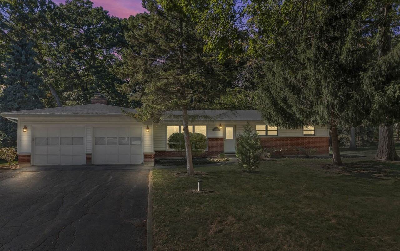 36332 N Hawthorne Ln - Photo 2 of 26