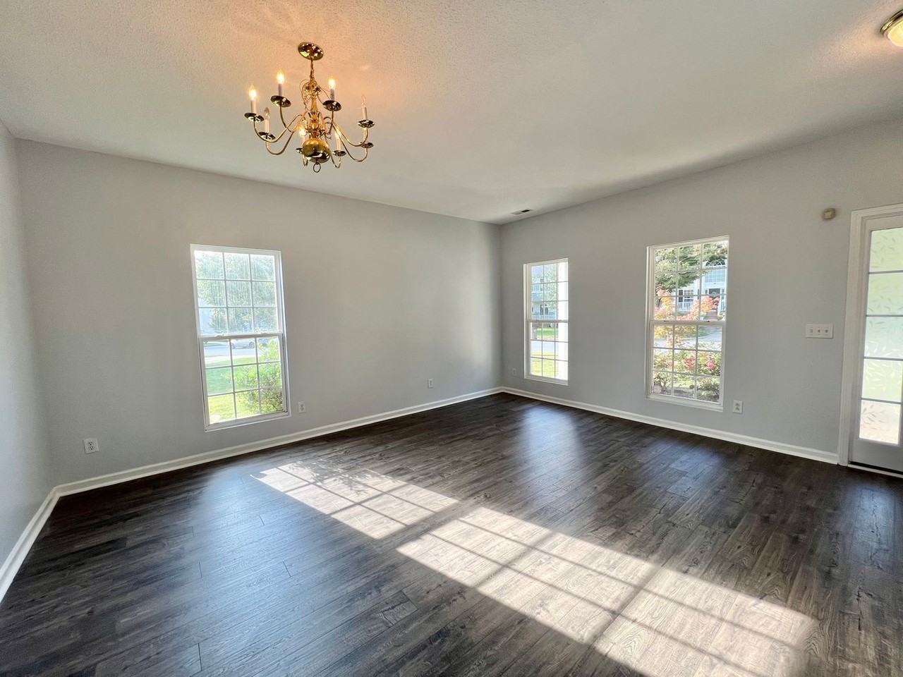 925 Fulworth Ave - Photo 2 of 30