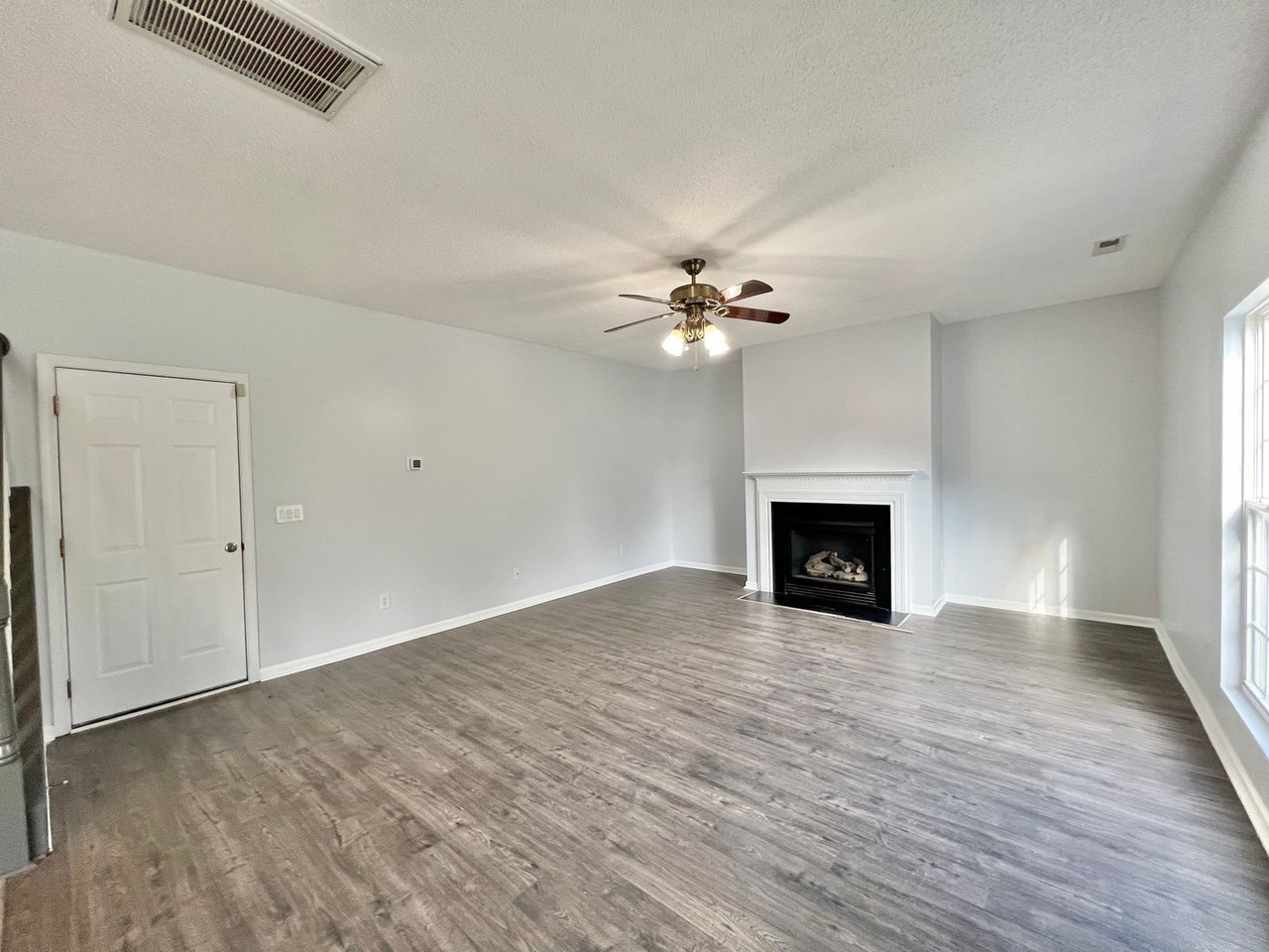 925 Fulworth Ave - Photo 4 of 30