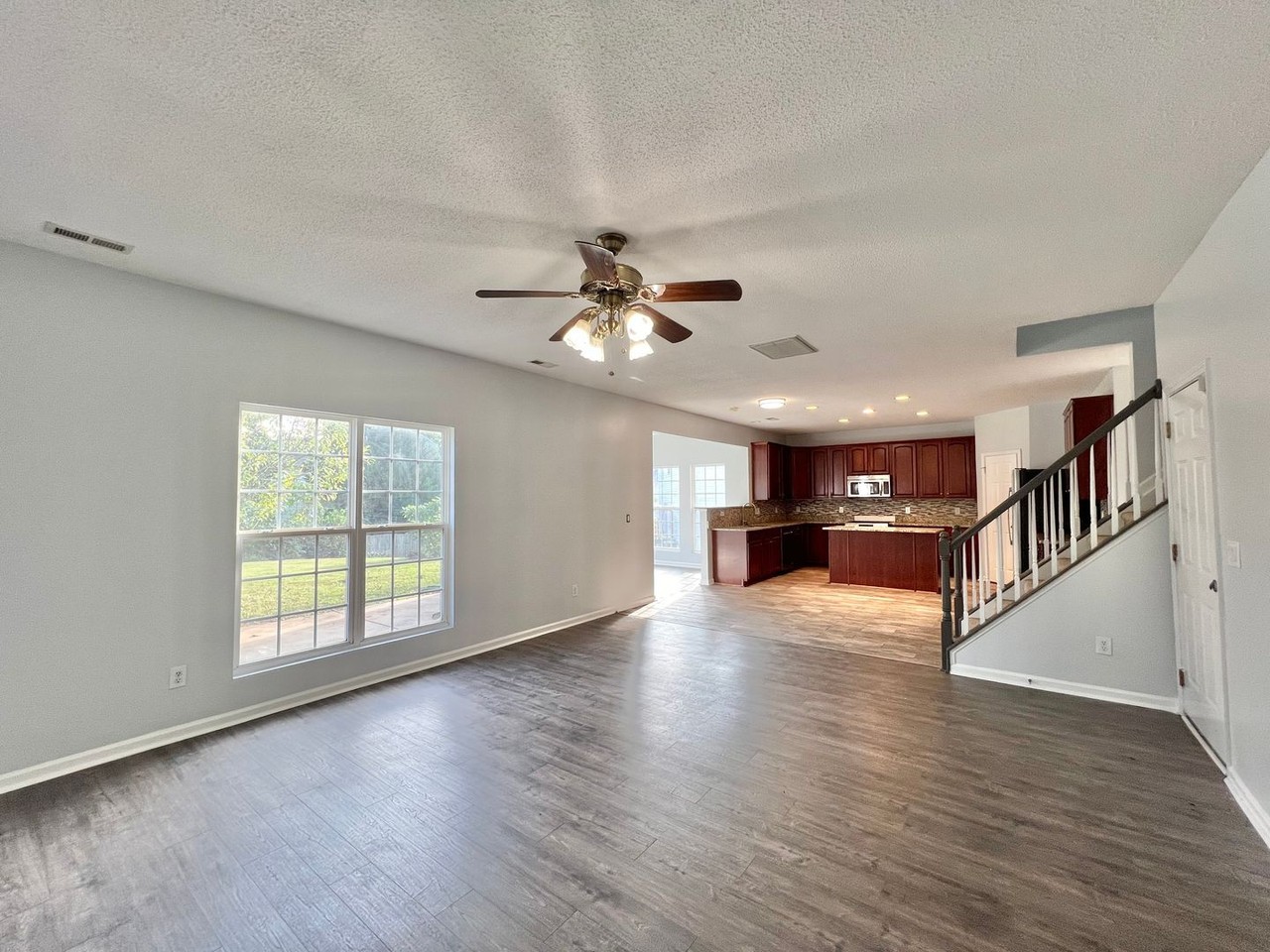 925 Fulworth Ave - Photo 5 of 30