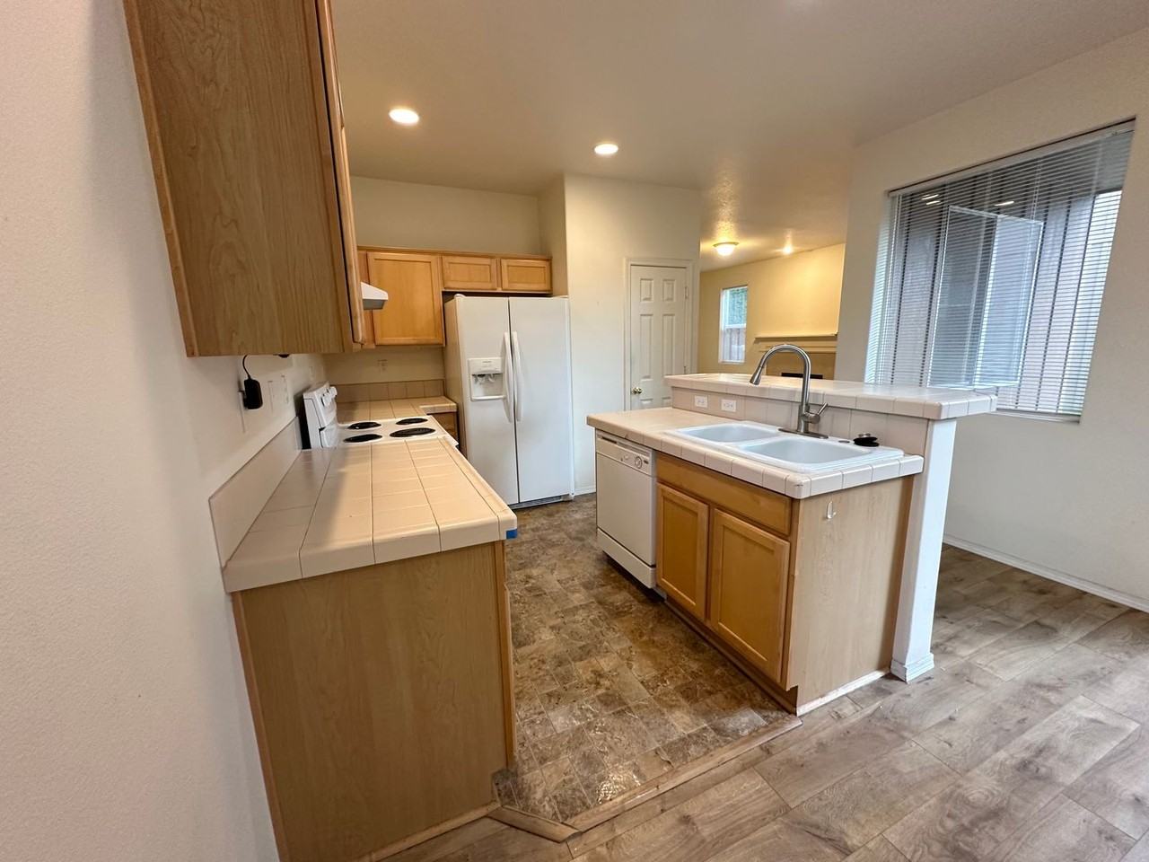 4652 Se Lone Oak St - Photo 5 of 26