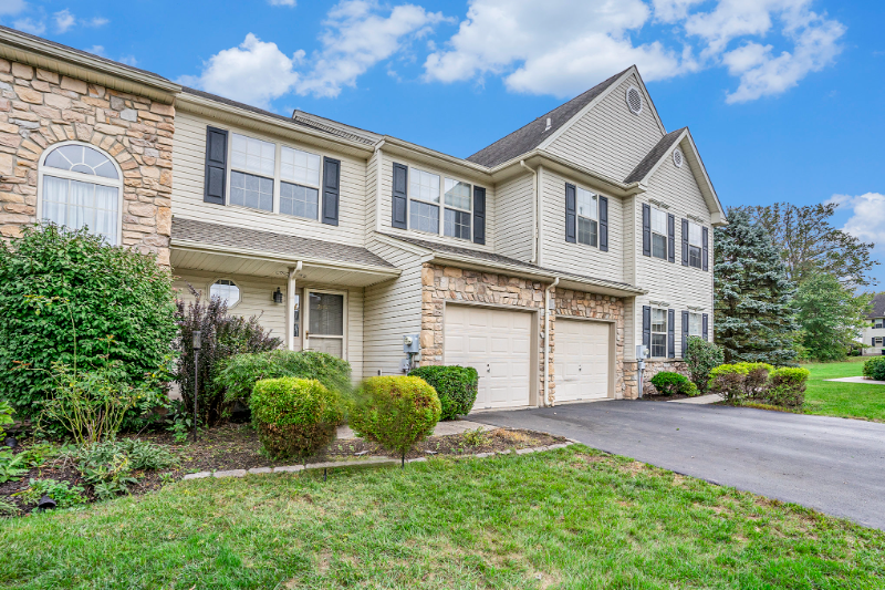 2007 Royal Ct - Photo 2 of 20