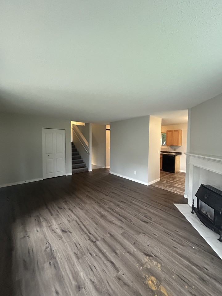 2939 Oriole Crescent - Photo 3 of 16