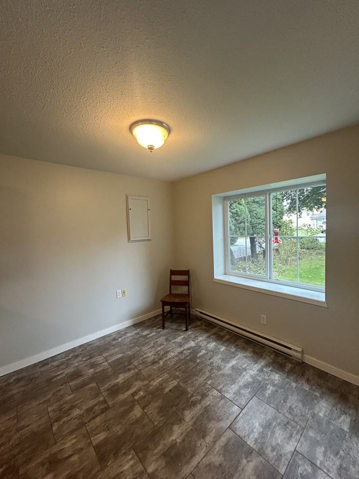 2939 Oriole Crescent - Photo 7 of 16