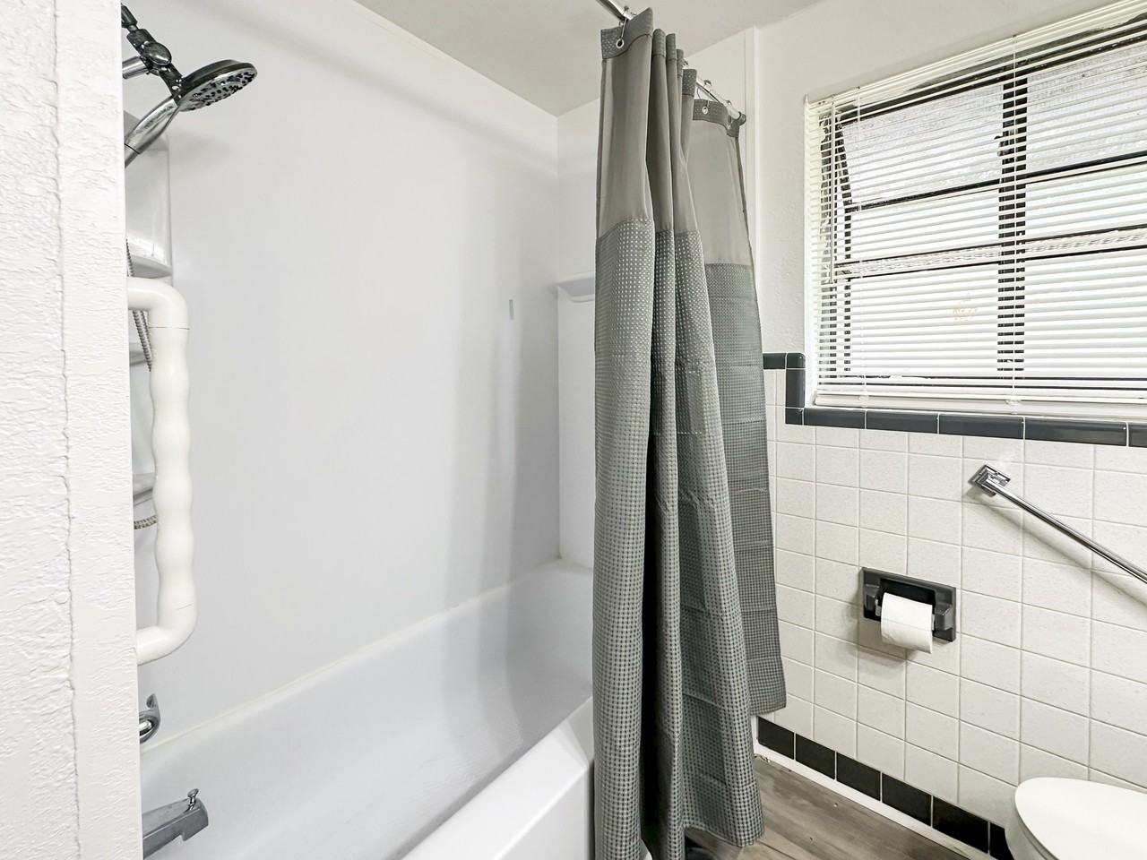 North Orangeview Avenue - Photo 4 of 24