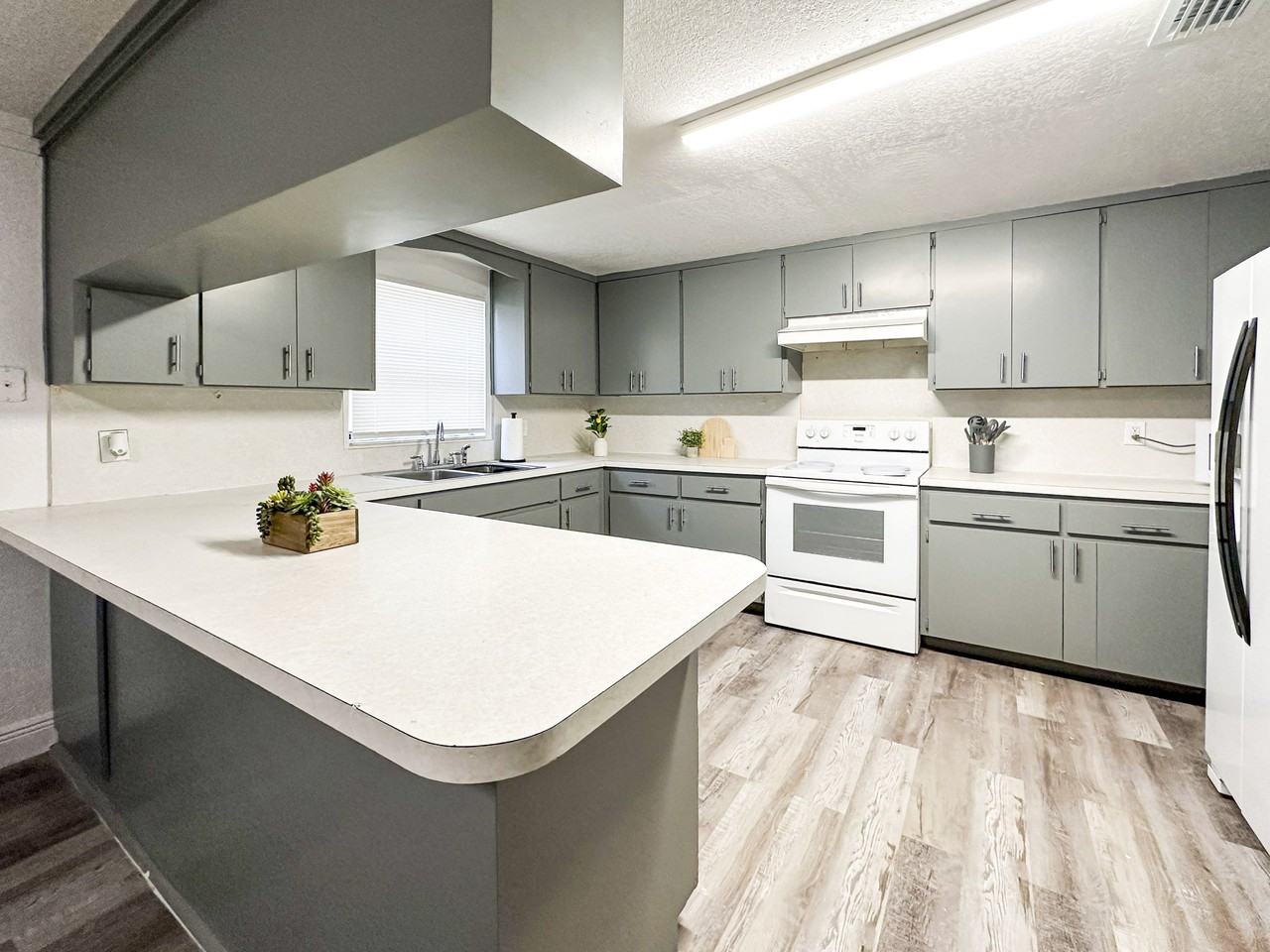 North Orangeview Avenue - Photo 7 of 24