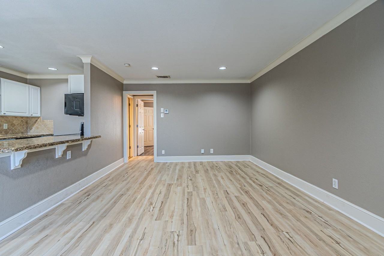 7770 MEADOW ROAD         / HOA - Photo 6 of 36