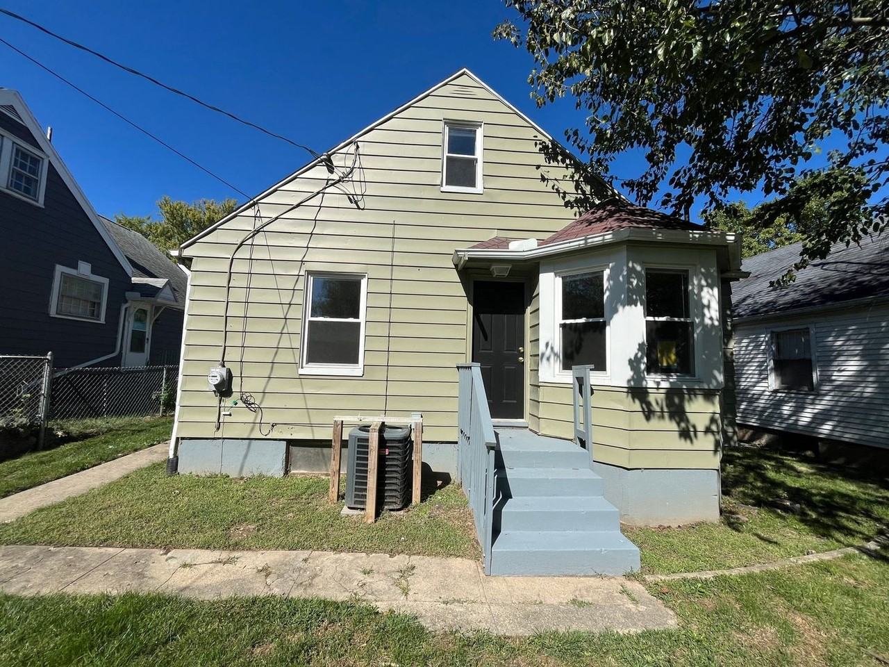 144 Niagara Ave - Photo 2 of 17