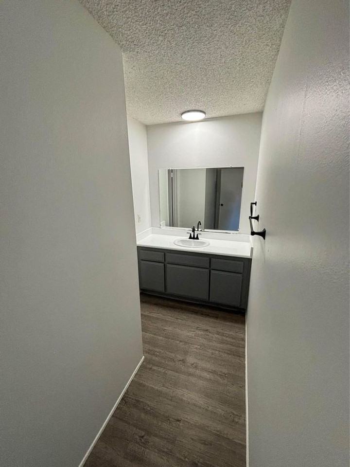 WOODCREST APARTMENTS - Photo 7 of 40
