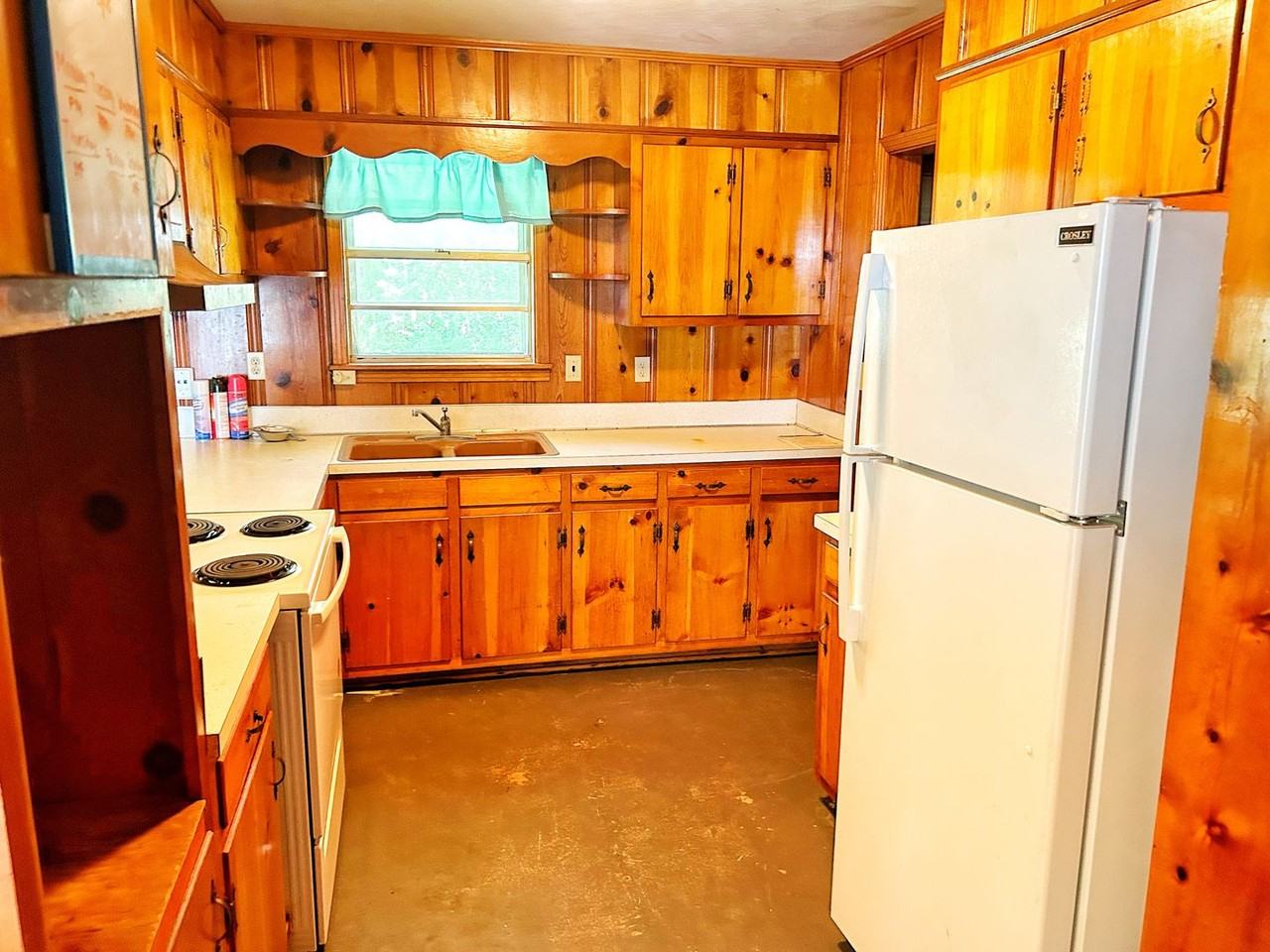 27 Leonard Dr - Photo 4 of 9