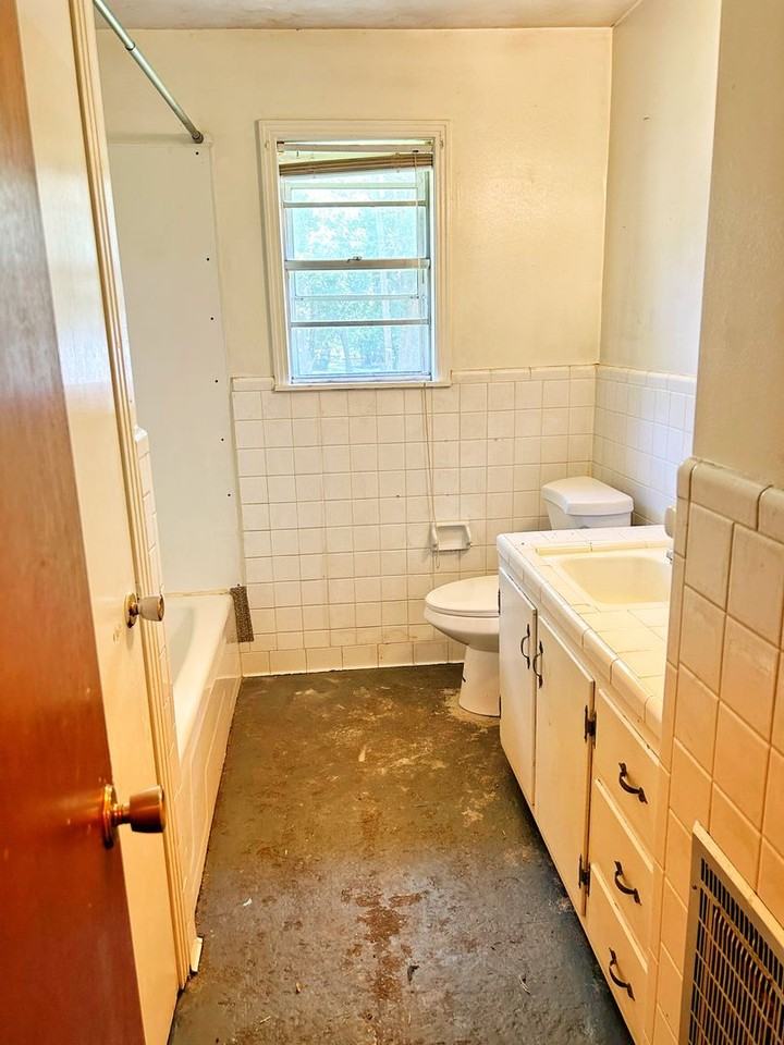 27 Leonard Dr - Photo 6 of 9