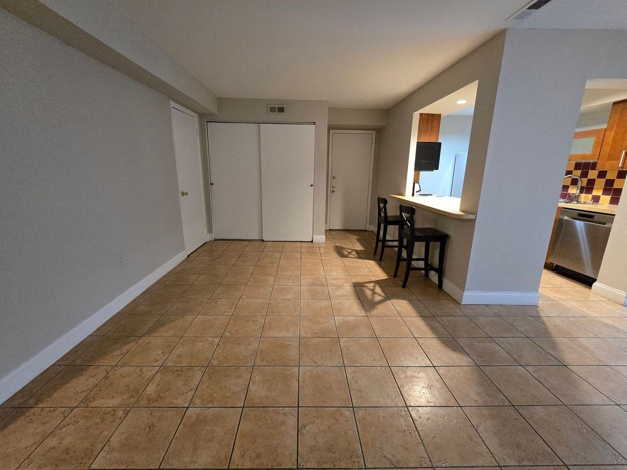 723 South St - Photo 3 of 34