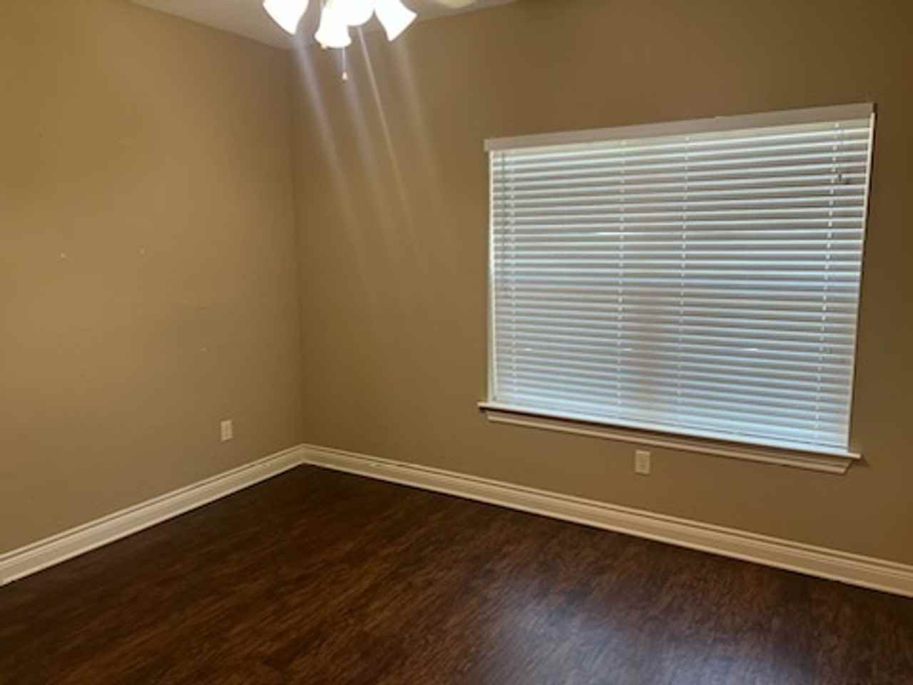 3920 Mobley Ln - Photo 6 of 17
