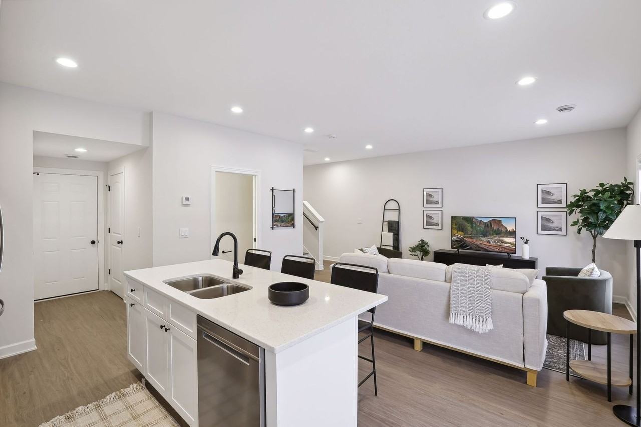 603 Ashton St - Photo 4 of 28