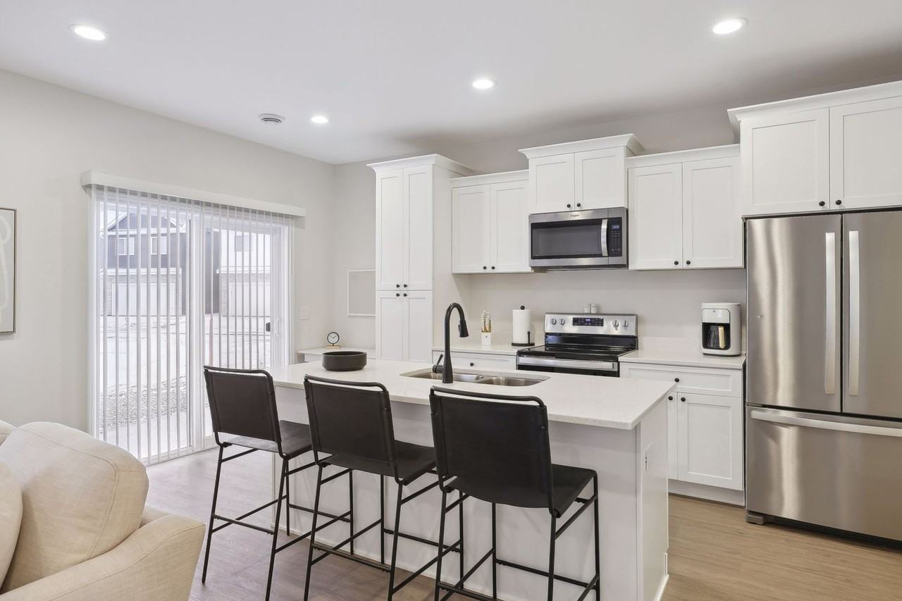 603 Ashton St - Photo 5 of 28