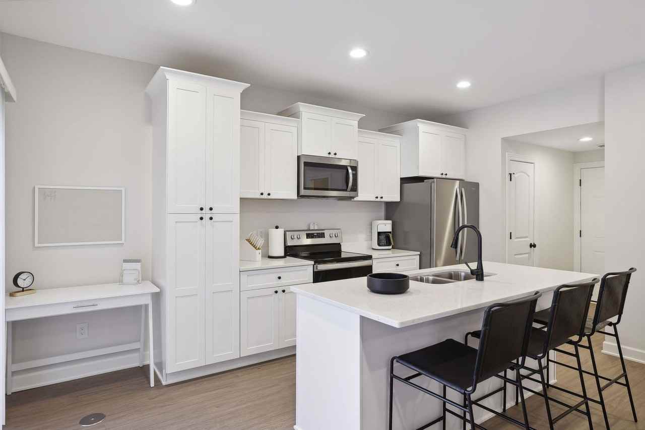 603 Ashton St - Photo 7 of 28