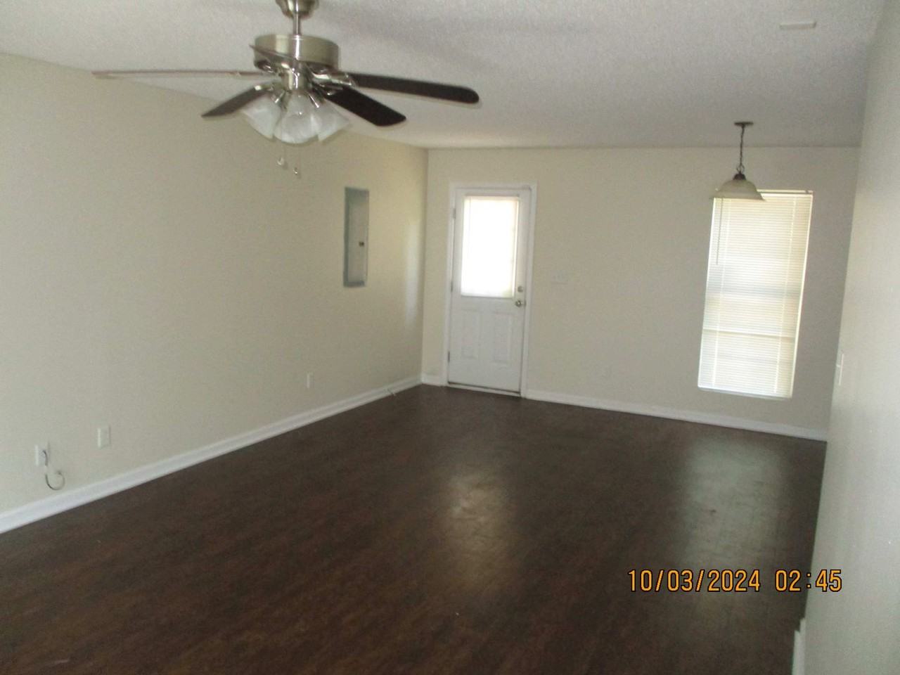 204 Glade Ln - Photo 2 of 3