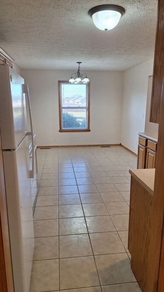 1305 E Hampton Dr - Photo 6 of 12