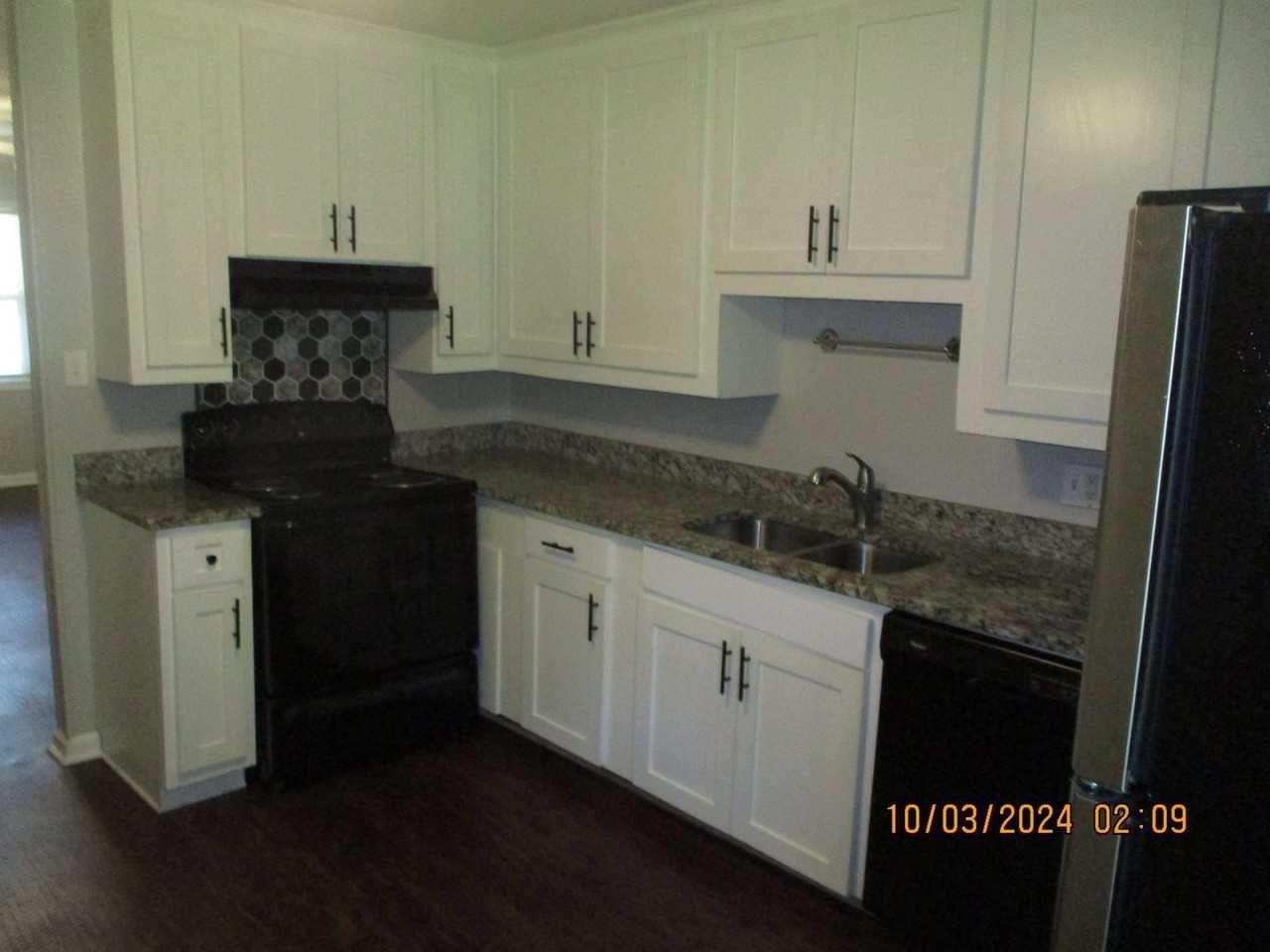 2713 Homewood Dr Apt B - Photo 3 of 7