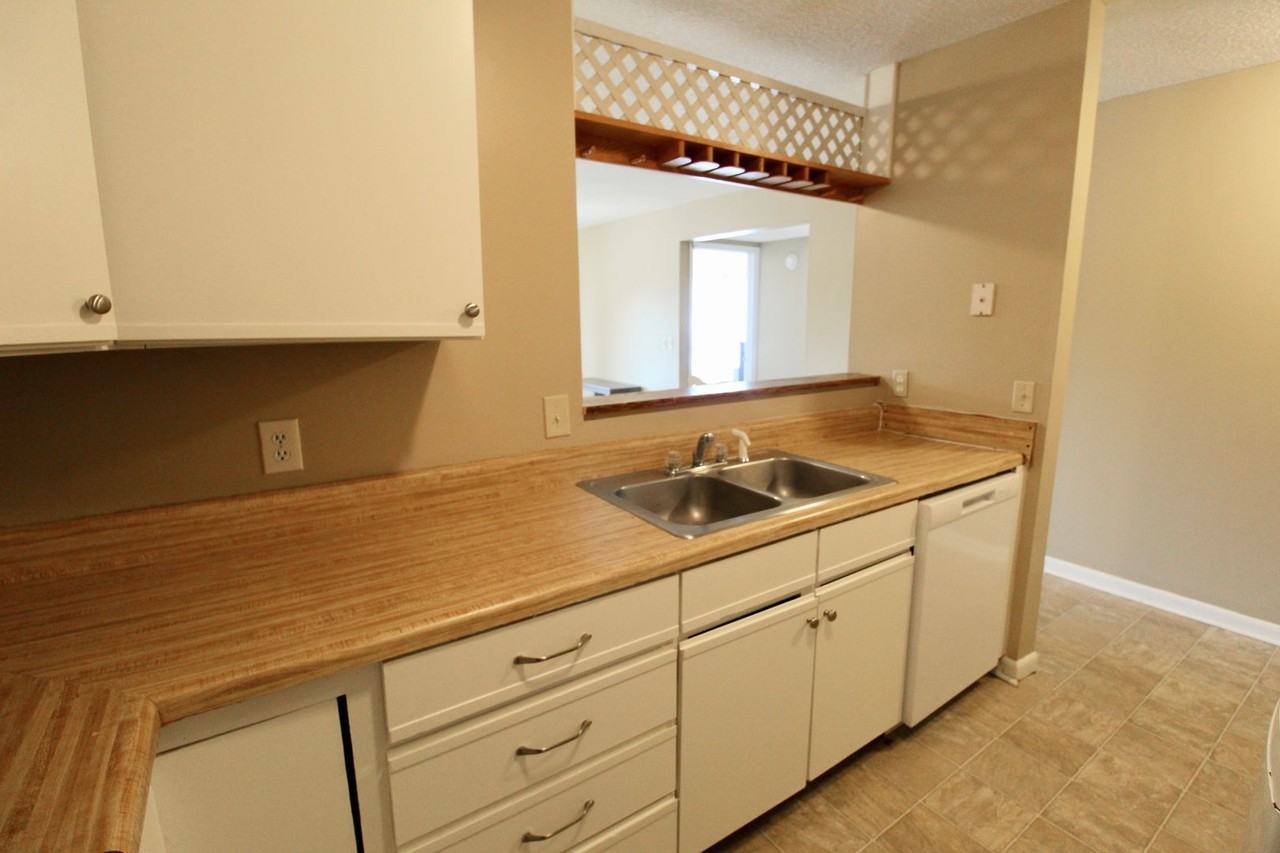 1372 Hunters Road - Photo 4 of 16