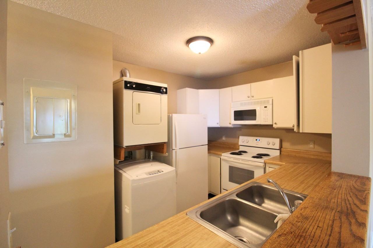 1372 Hunters Road - Photo 5 of 16