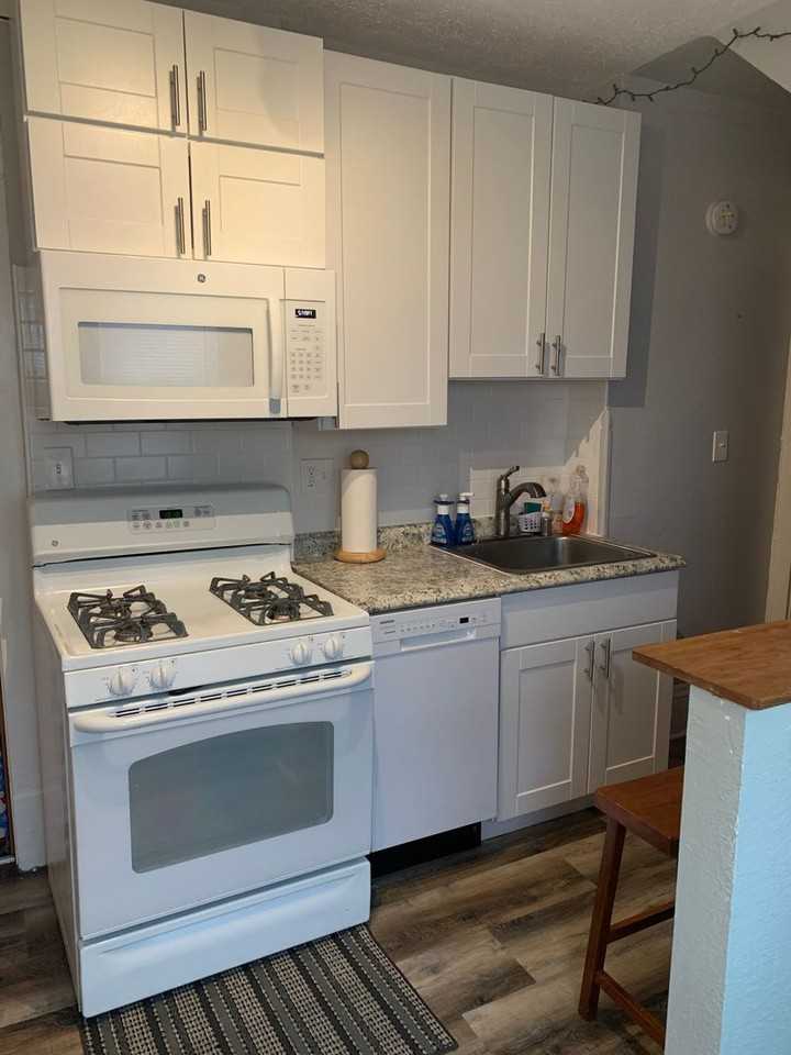 1433 Hewitt Ave - Photo 2 of 17