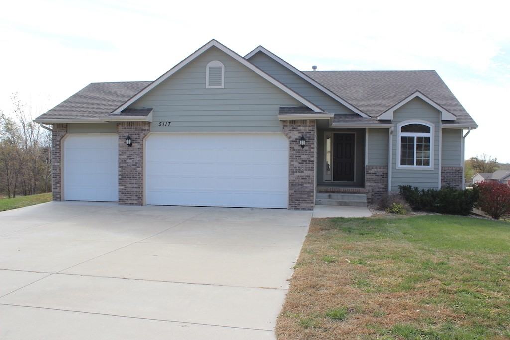 5117 Shadowridge Dr - Photo 2 of 46