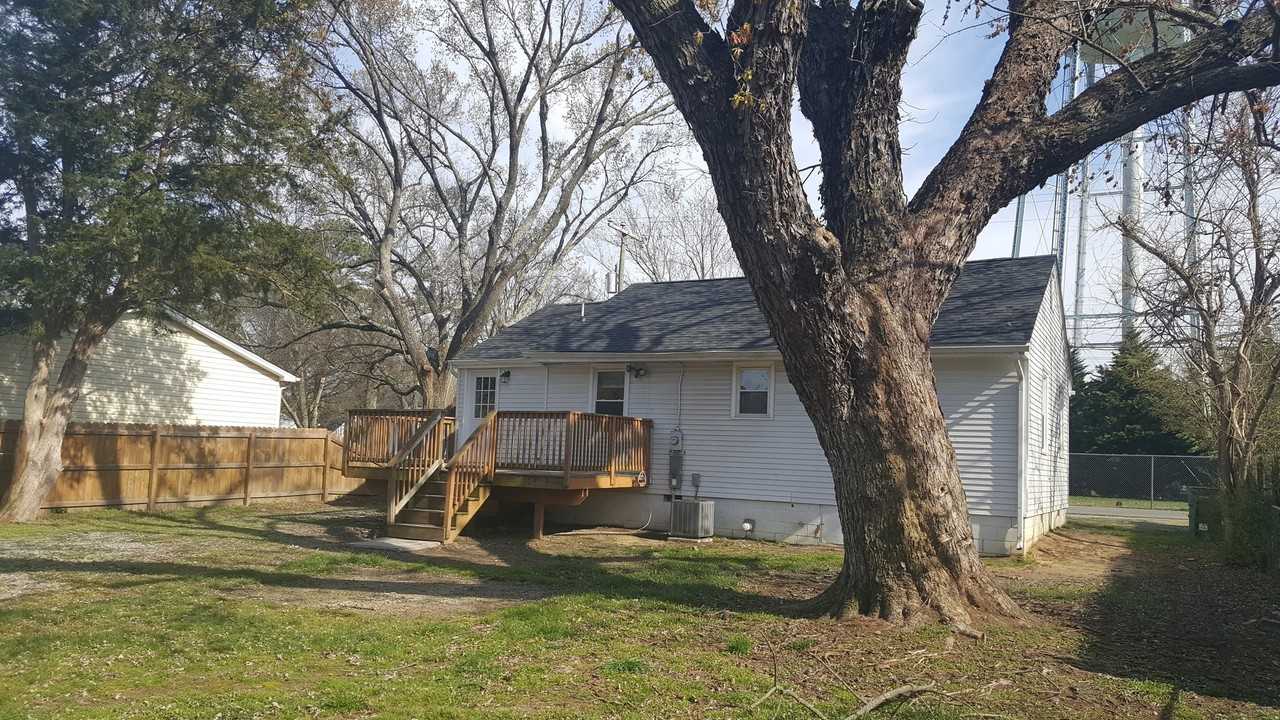 104 North Cedar Avenue - Photo 2 of 18